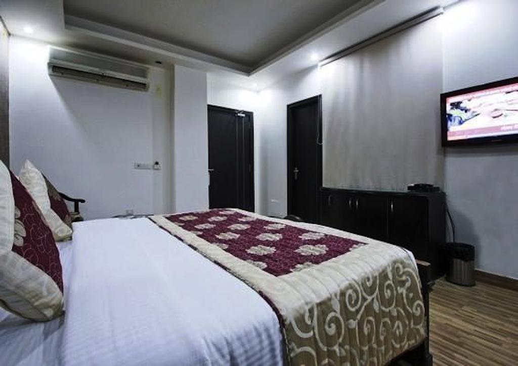 Hotel Universe Inn Yeni Delhi Oda fotoğraf